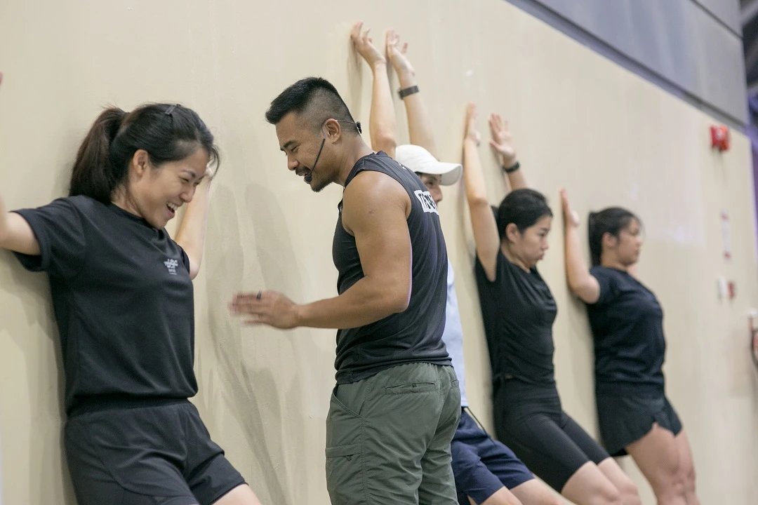 English speaking yoga instructor in Basel specializing in inversions